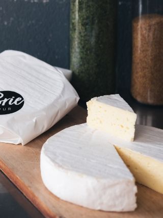 Brie Pur Nature ist die zart cremige Version von einem klassischen Brie.
