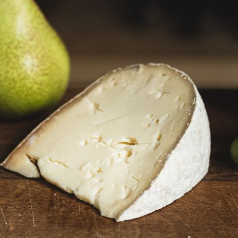 Der Käse Urgold rezent aus der Käserei ist ca. 12 Monate gereift und zeichnet sich durch einen aromareichen Geschmack aus.