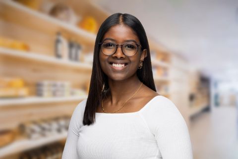 Melizini Yoganathan, Sachbearbeiterin Verkaufsinnendienst