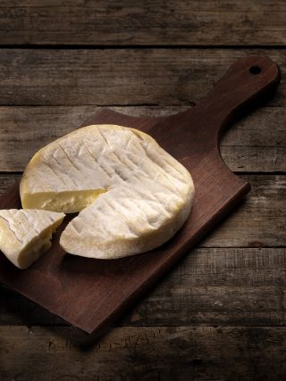 PurCrü Ziegenkäse Robin auf Holzbrett