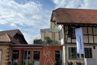 Chäsbueb in Bern ist der erste von sechs Chäsbueb Läden in der Schweiz und steht für qualitative hochwertige Käsespezialitäten und ein Sortiment von mehr als 250 Sorten. Die Marke Chäsbueb gehört zu Baumann Käse AG.